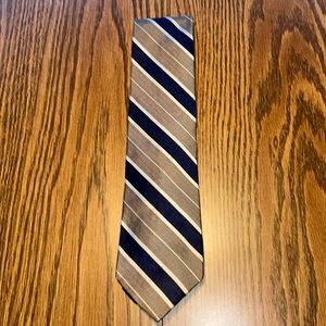 Tommy Hilfiger 100% Silk Made in USA tie! Great Shape, gold blue white stripes